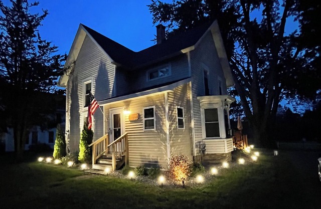 Callie's Place - 1 mile to ASV - 3 bdrm/2 bath, open deck, large yard