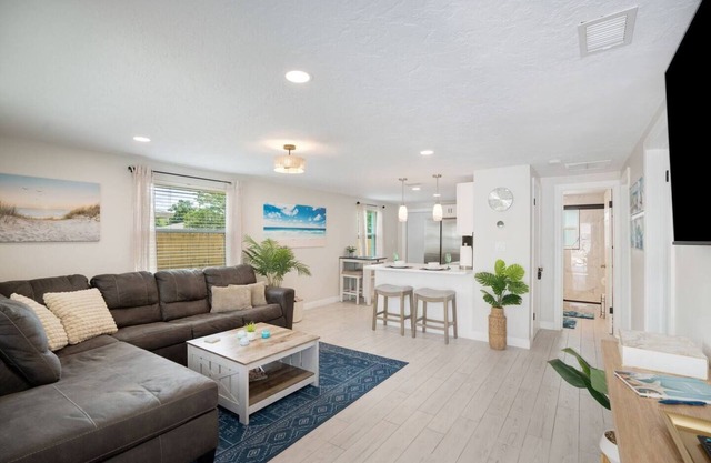 Calm Sea Cottage: New Renovation, Modern 2BR
