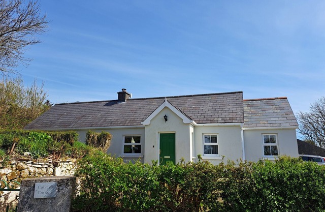 CALVEY'S COTTAGE, family friendly in Mulranny, County Mayo