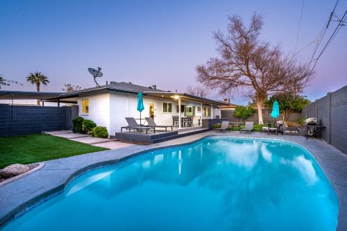 Cambridge by Porter Modern Home wHeated Pool Near El Dorado Park in Scottsdale