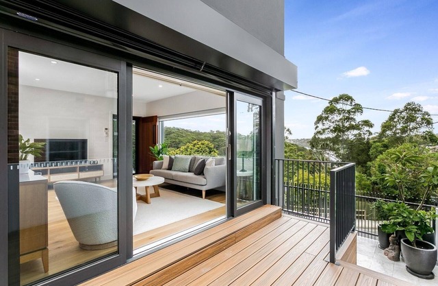 Cammeray- ROWL1 - Rowlison Parade - Modern 3BR Home with Courtyard Parking Next to Tunks Park in Cammeray