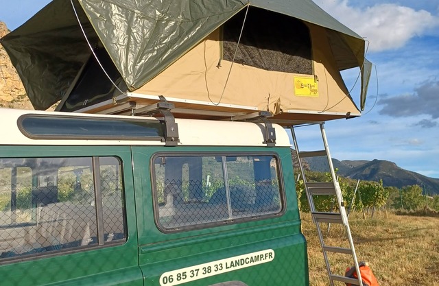 camping in rooftent Landrover Defender