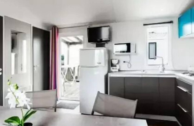 Campsite LES VIOLETTES * - Chalet Mésange (2 bedrooms) 4 persons