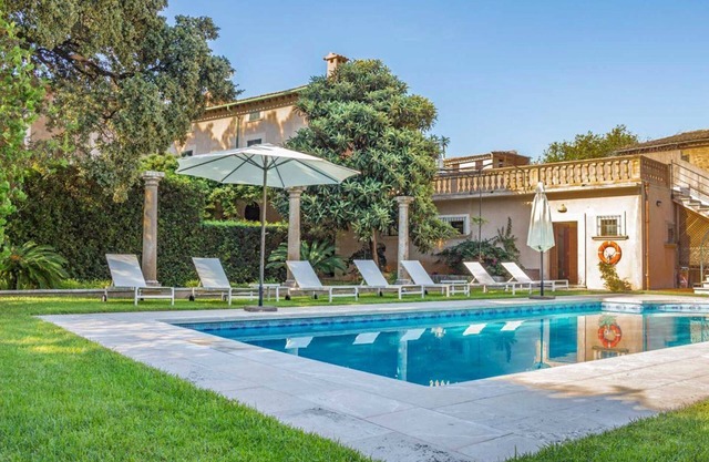 Can Jaume - Seven Bedroom Apartment, Sleeps 14
