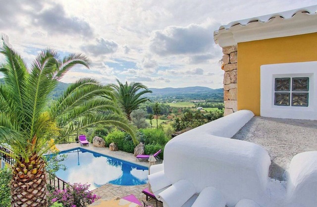 Can Llusiá holiday villa in the north of the island