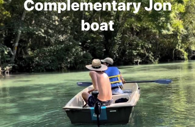 Canal home with direct river and gulf access, kayaks, hot tub, boat & motor inc