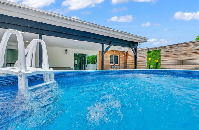 Canal-Side Townhouse w/Pool & Firepit