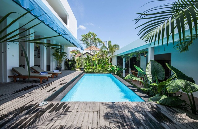 Canggu Deluxe Modern Tropical Villa Close To Beach