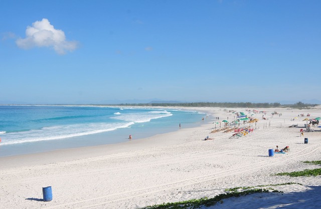 CANTO DA ARVORE 01, THREE MIN, WALK TO PRAIA GRANDE, FLAT AREA, GREAT WIFI,