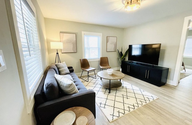 Canton Cottage - Cozy 2 Bedroom Retreat