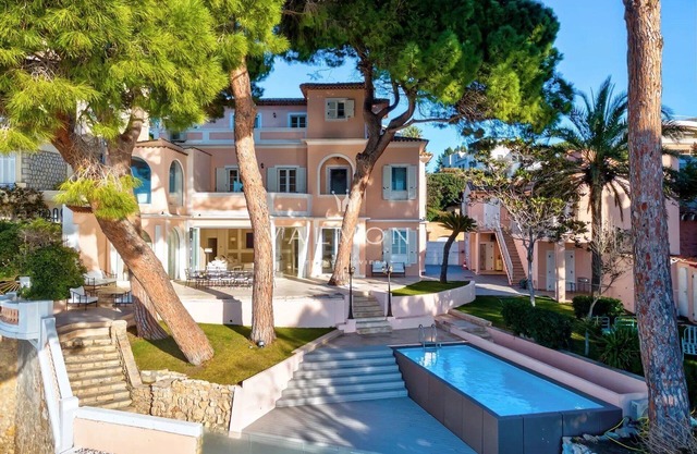Cap Antibes Super Villa with direct sea access