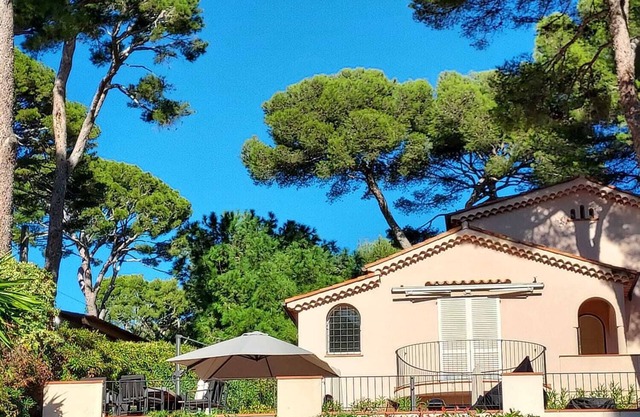 Cap D'Antibes sea, swimming pool, 2 large terraces, nature and pines