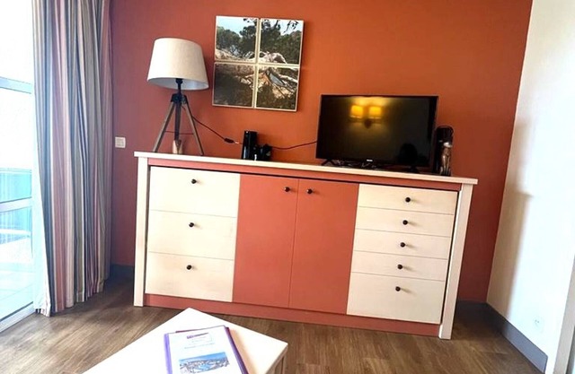 Cap Esterel: 3-Room Duplex, Terrace, Solarium, Pool Access, Sleeps 6