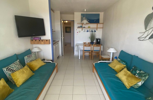 Cap Esterel: Air-conditioned 2-room apartment with parking and pool access