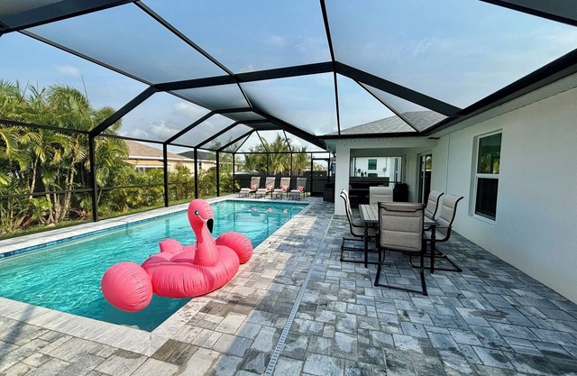 Cape House - 4 BR - 3 Bath - Heated pool - Fire Pit - Private Backyard