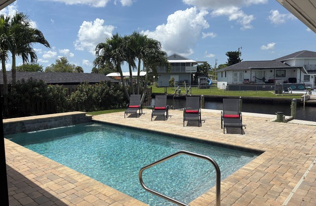 Cape Way Florida - North Fort Myers River access Pool home across downtown Ft.M.