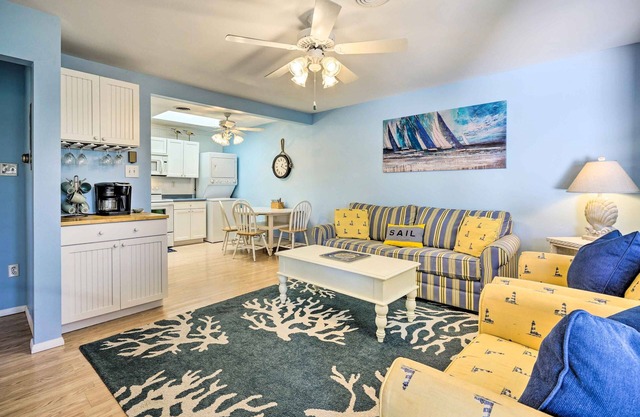 Captain's Quaders (2-Bedroom Home) - Handicap accessible - Pets Allowed by RedAwning