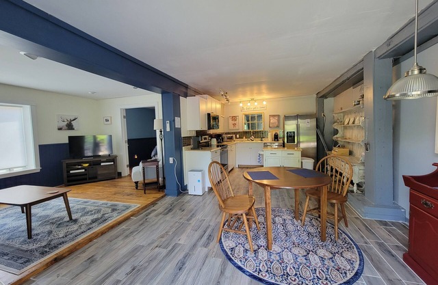 Captain's Quarters - Large one bed apartment