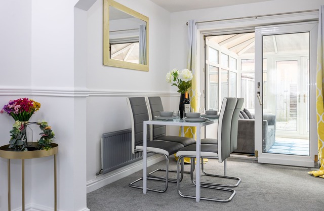 Captivating 3-Bed House in Blackburn