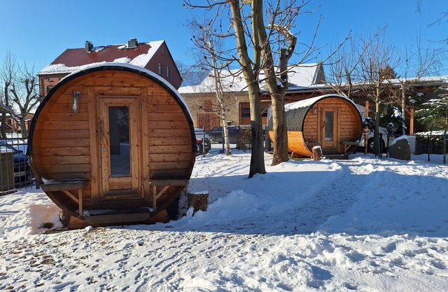 Caravan '2 Camping Barrels for 4 People' with Shared Garden and Wi-Fi
