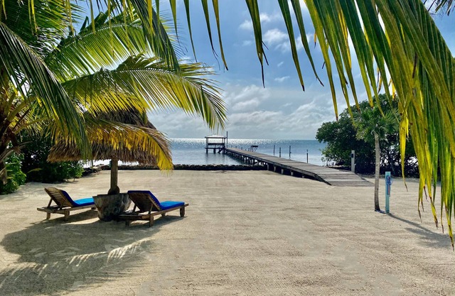 Caribbean Seafront, 2-Level Island Home, Pool, Kayak, Paddle boards and Privacy