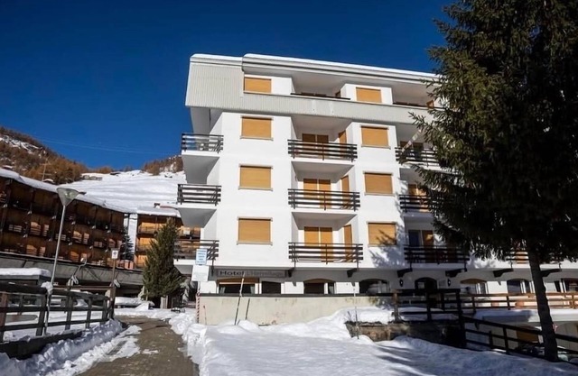 Carlotta whole apartment