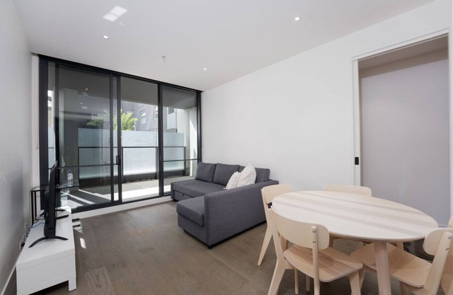 Carlton The Eminence 1bed Apt