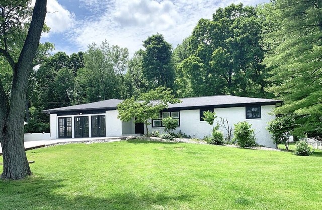 Carmel Lodge-Sleeps 25, By Grandpark, Indy<10mi