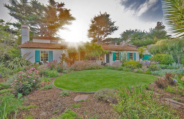 Carmel Point Charmer. Near the Beach!