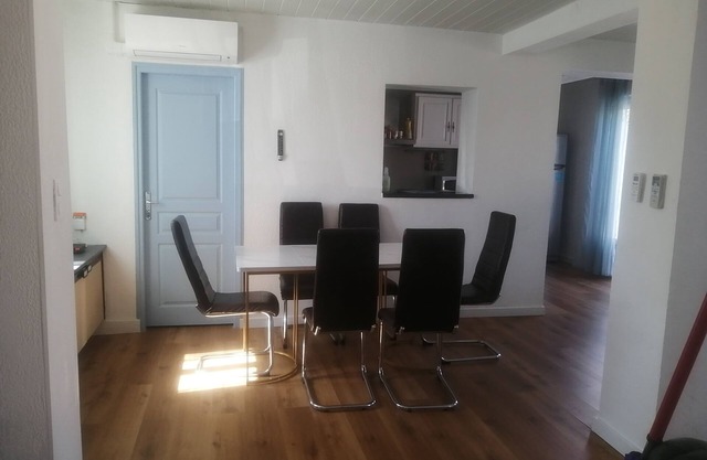CARNON PLAGE VILLA in the paddocks, 250 M from the beach, AIR CONDITIONING