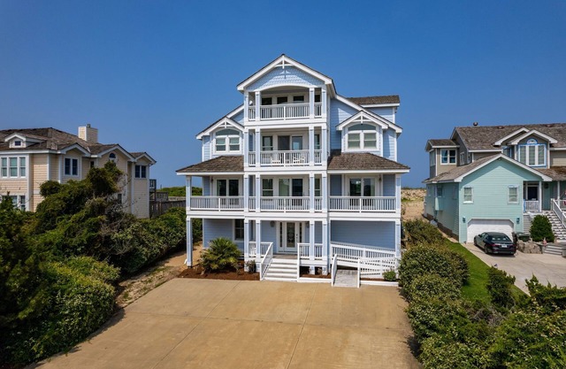 Carolina Blue: Oceanfront w/Views, pool, hot tub, rec & theater room, elevator!
