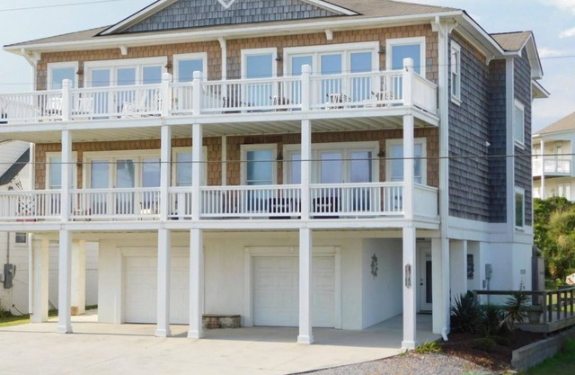 Carolina Can ~ 🏖️ 3 Story Family Home 🌊 1 row back with amazing ocean views 🌅