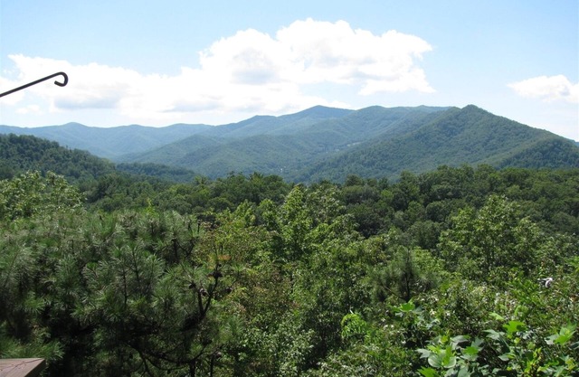 Carolina Hideaway| Blue Ridge views |Large Covered Porch