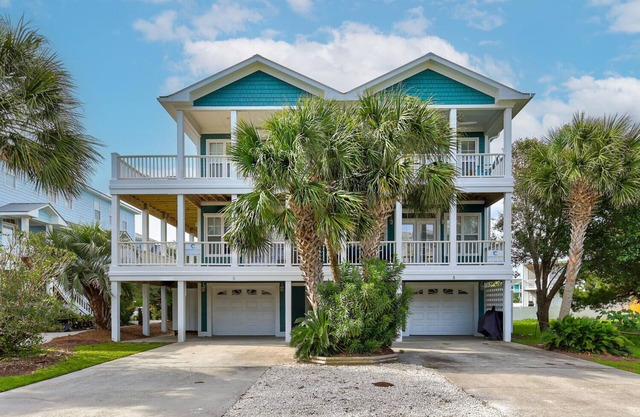 🌊Carolina Hugs-1 Block from Beach-Spacious Decks-10BR🌊