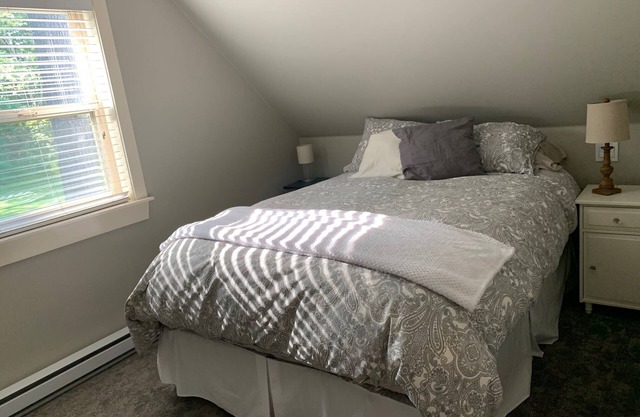 Carriage House Suite on a Beautiful Estate Near Fort Langley