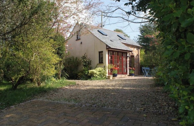 Carriers Stable - Country cottage, Great ferry discounts.