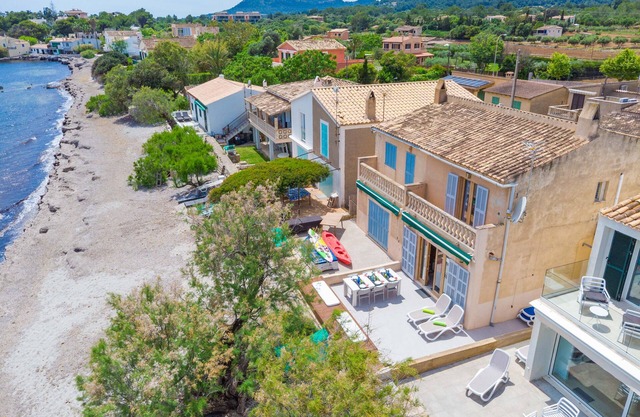CAS FERRERICO - Cozy summer house on the beachfront. Free WIFI.