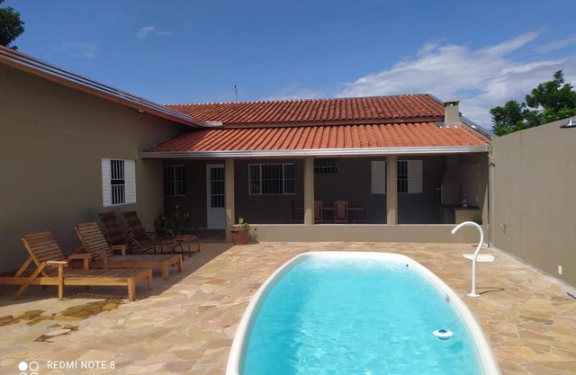 Casa acolhedora, bem aconchegante com piscina.