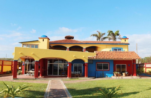 Casa Amarilla