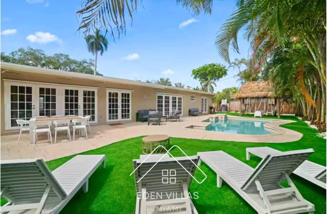 Casa Amazonia Pool Tiki Hut Volleyball Beach