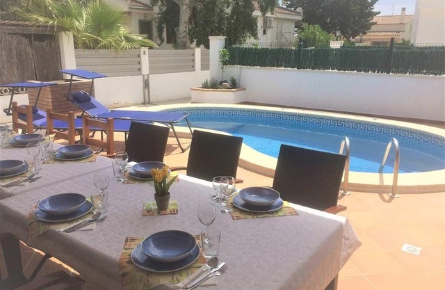 CASA ANTONIO,Ideal house for your holidays near the sea, free wifi, air conditioning optinal, private pool, pets allowed, dog’s beach.