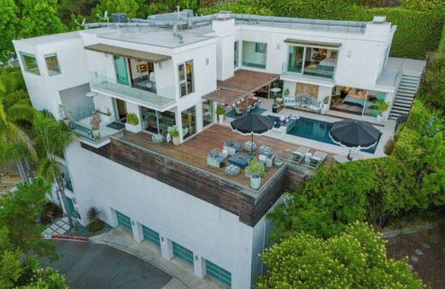 Casa Azul - Elegant 4BR Home with Jacuzzi & Stunning Views