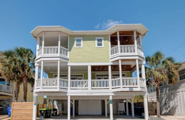 Casa Bella - oceanview, just steps to the beach
