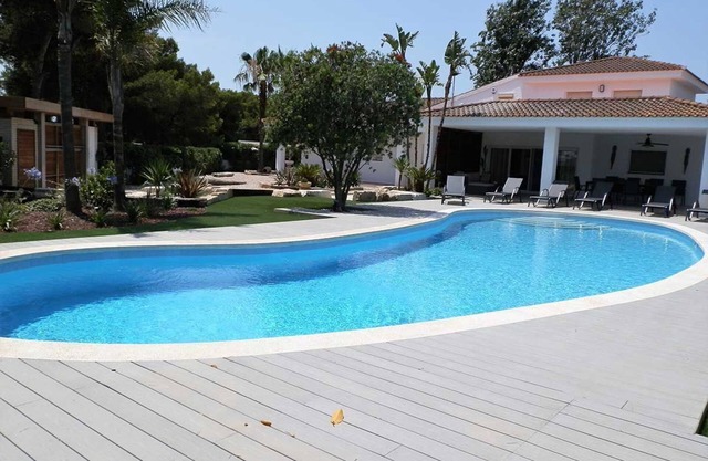 CASA CAHCAP,Ideal house for your holidays near the sea, free wifi, OPTIONAL AIR CONDITIONING,private pool, pets allowed, dog’s beach.