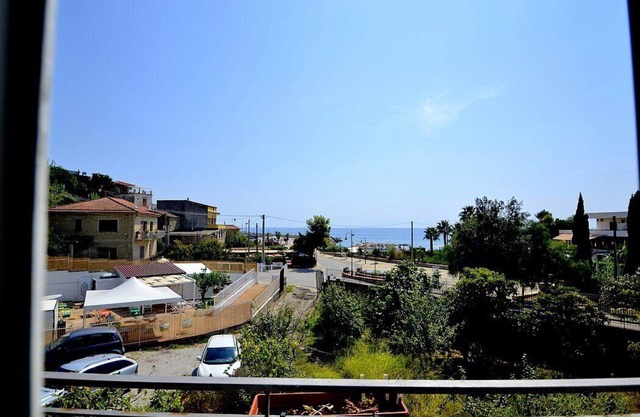 Casa Cianda A: A welcoming apartment situated at a short distance from the beach.