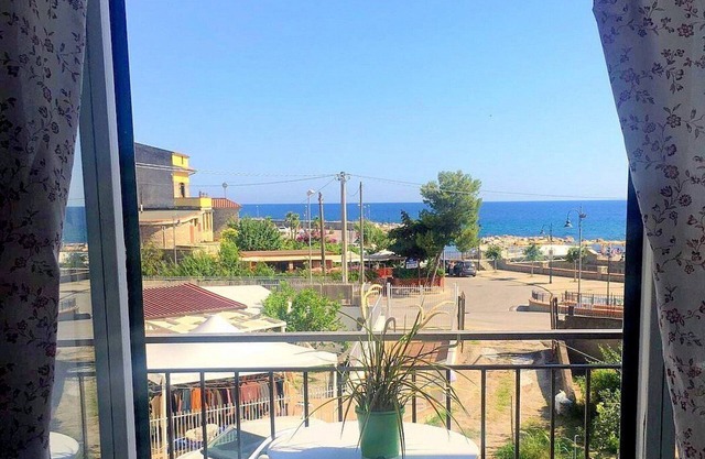 Casa Cianda B: A welcoming apartment situated at a short distance from the beach.