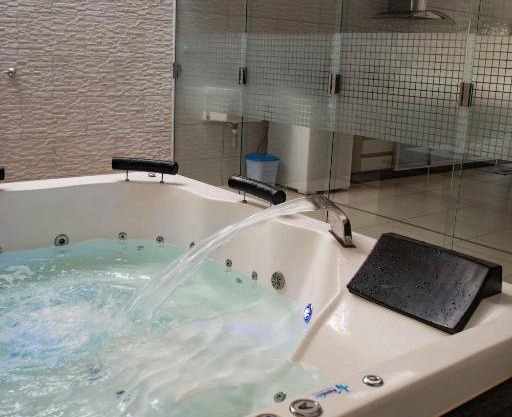 Casa com 2 quartos e banheira de Hidromassagem