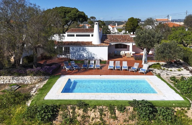 Casa da Colina with 5 bedrooms, 4 bathrooms & private pool