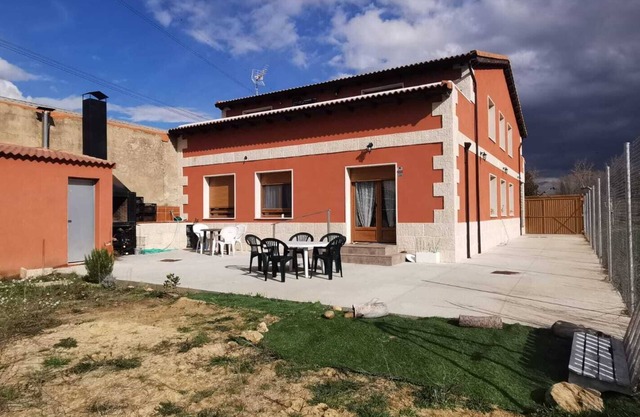 Casa de Artistas, Ideal Familias