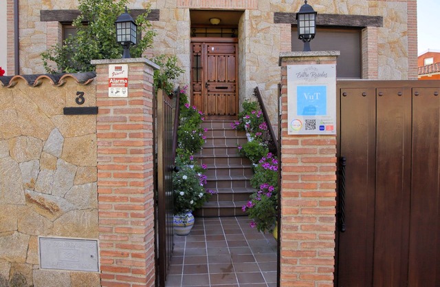 Casa de Lujo con Encanto y Piscina Dentro de Candeleda